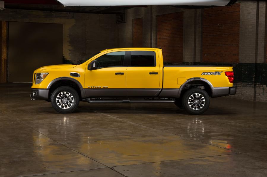  Nissan Titan XD PRO-4X Crew Cab 2015 года  (фото 32 из 39)